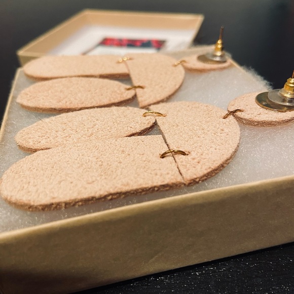 ⭐️ NWOT ⭐️ Rose & Royce • Hand-painted leather earrings - Picture 5 of 5